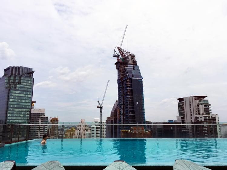Hilton Sukhumvit Bangkok Pool